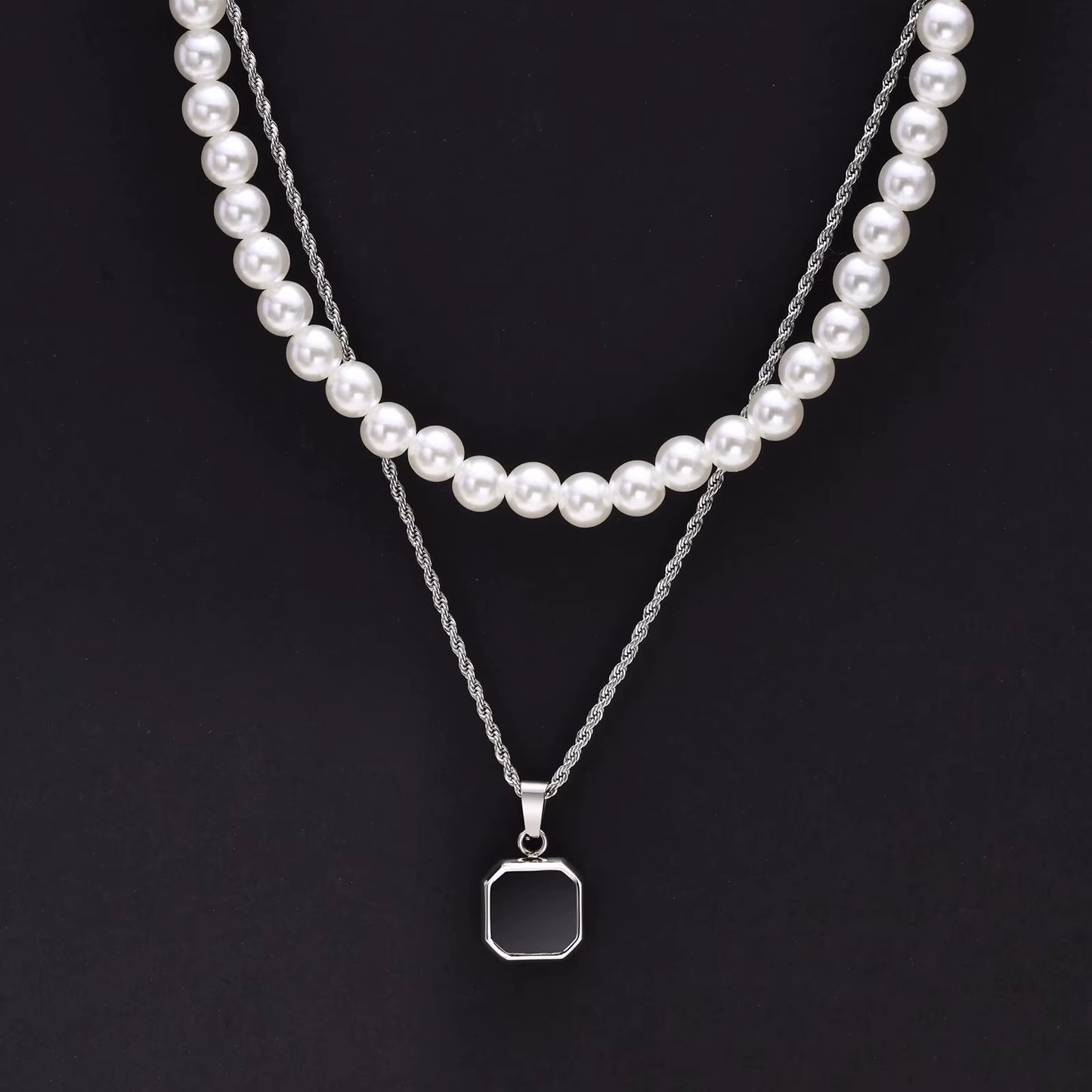 Pearl & Noir Pendant 