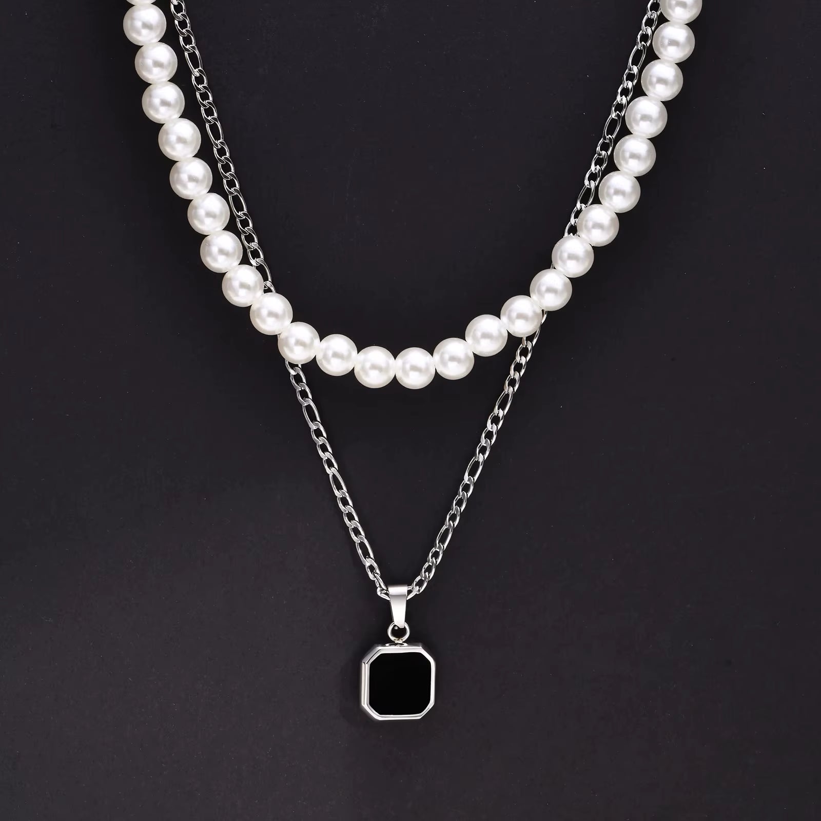 Pearl & Noir Pendant 